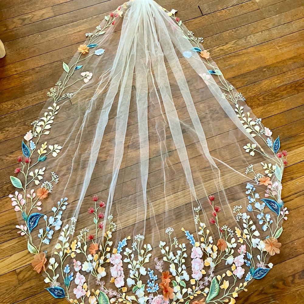 Handmade embroidered veil with silk wildflower embellishments, made in England - Picture 2 of 6